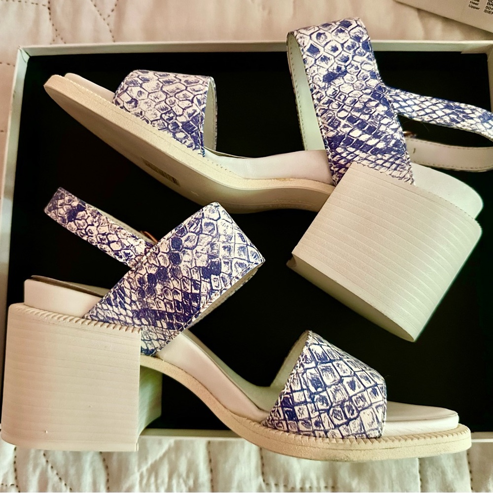 Veronique Banquinho  Blue and White Sandals with Wide Strap